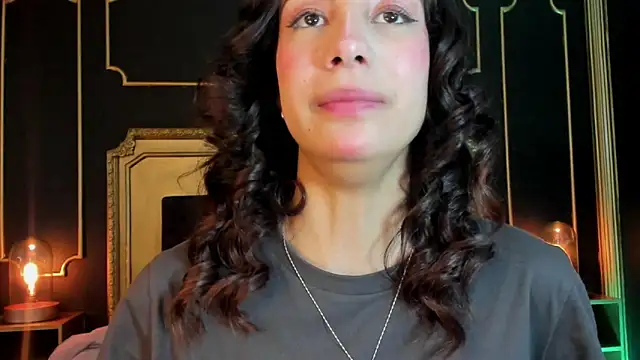 aitana johns online show from December 4, 12:29 pm