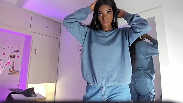 Stefannyevans  online show from February 5, 2:20 pm