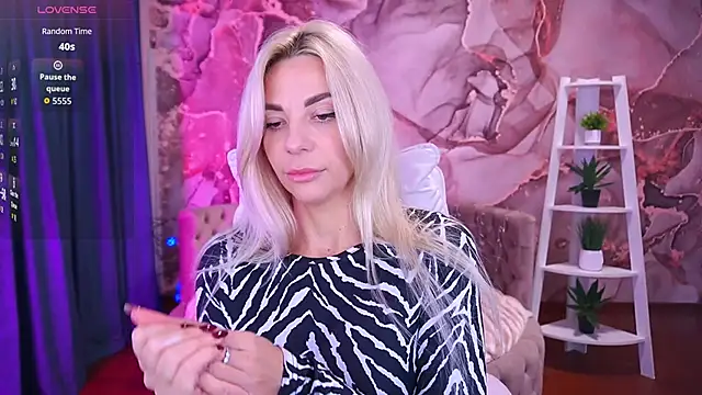 BellaRayyy online show from December 2, 7:43 am