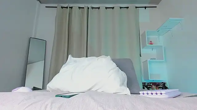 Snapshot of Selenafox_0 chatting on October 7, 2:05 am Selenafox 0 online show from October 7, 2:05 am
