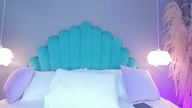 AlassiaHocthner online show from October 15, 11:46 am