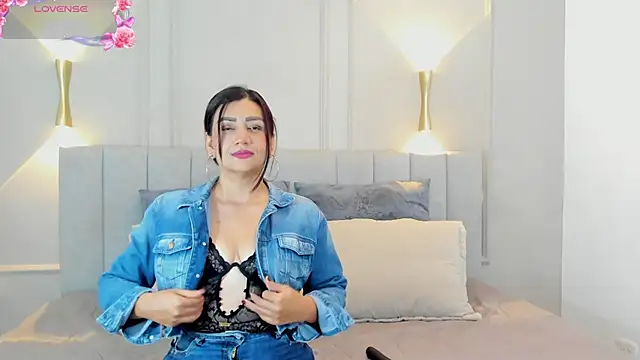 victoria bourne online show from November 7, 7:30 pm