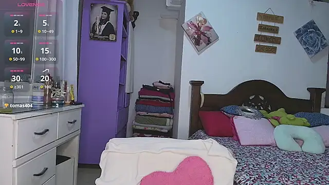 mia yireth online show from November 19, 12:32 am