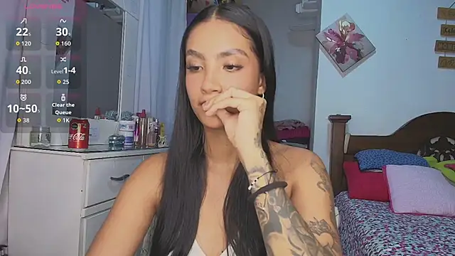 mia yireth online show from November 20, 1:06 am