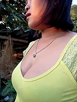 Snapshot of maycuc123 chatting on October 17, 11:30 pm maycuc123 online show from October 17, 11:30 pm