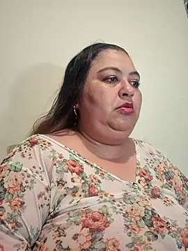 curvy diva  online show from February 6, 11:35 am