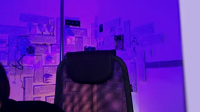 LauraDavidsons online show from November 7, 4:01 pm