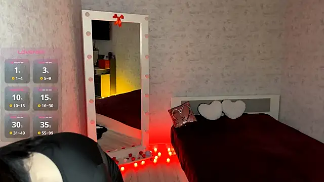 FakeLamb online show from February 20, 9:15 pm