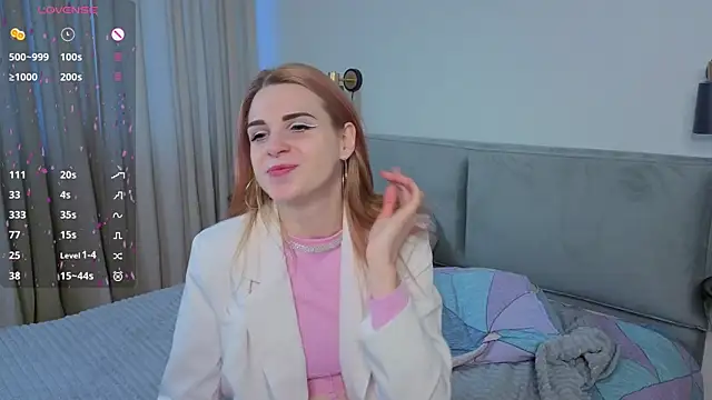 HelenMartines online show from November 4, 11:15 am