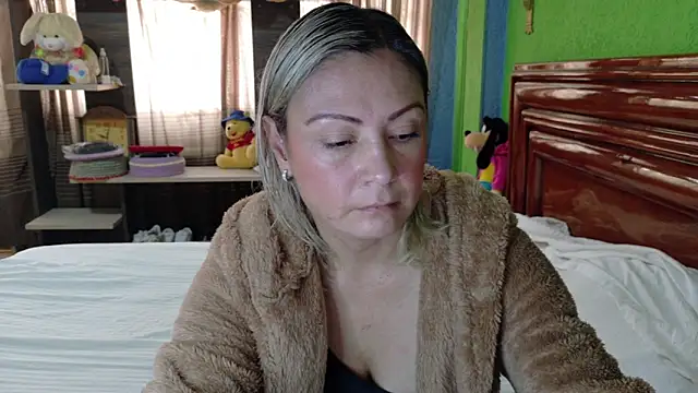  Charlize theron  online show from February 10, 8:01 pm