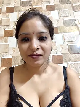 QUEEN-ADITI online show from December 5, 4:08 pm