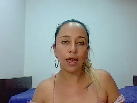 Snapshot of leah_susman chatting on October 4, 3:01 am leah susman online show from October 4, 3:01 am