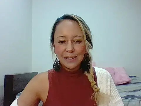 Snapshot of leah_susman chatting on October 21, 1:53 am leah susman online show from October 21, 1:53 am