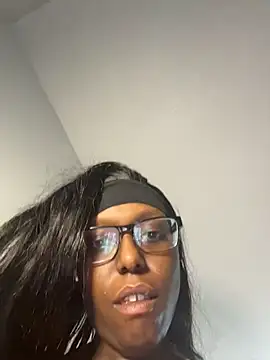 CinnaCakesss online show from March 3, 1:55 am