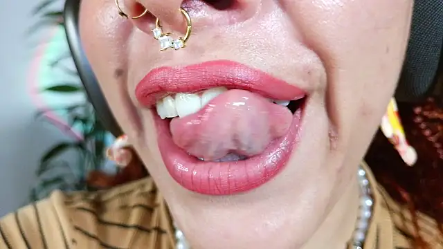 bri von dhara   online show from April 4, 1:15 am