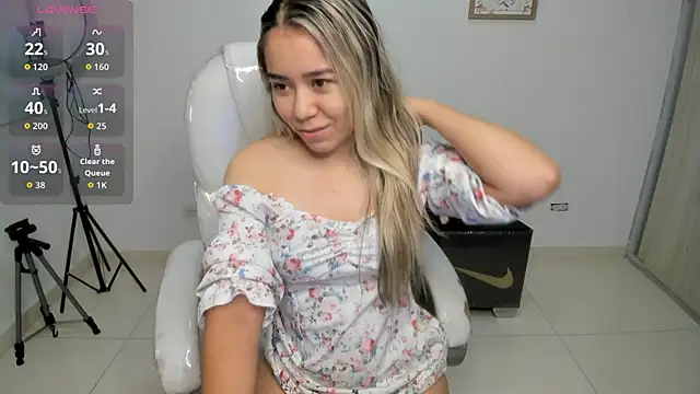 Aiilyn Ds online show from September 12, 9:51 am