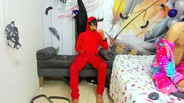 Snapshot of Holdme_Hot chatting on October 17, 3:32 am Holdme Hot online show from October 17, 3:32 am