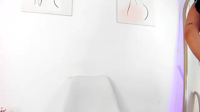 Snapshot of elzafuentes1 chatting on September 15, 7:32 pm elzafuentes1 online show from September 15, 7:32 pm