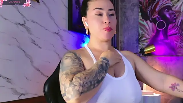 sarawolff online show from March 25, 3:56 am