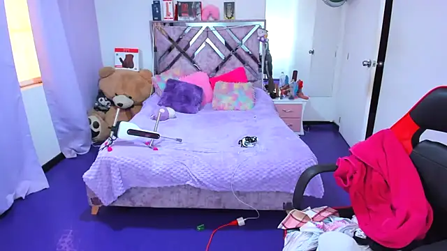 Luna Analya online show from April 9, 1:05 pm