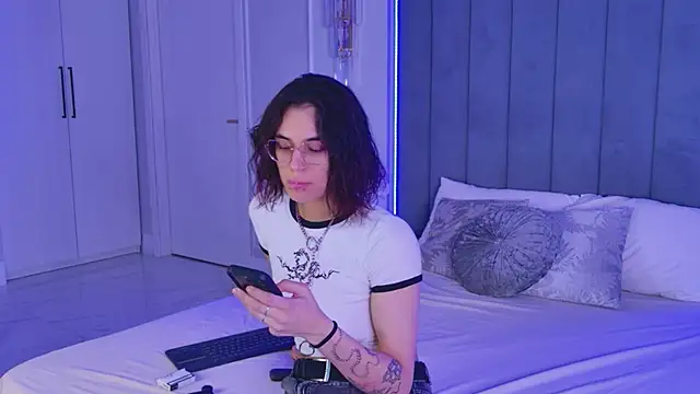 VioletAsh online show from June 6, 4:19 am