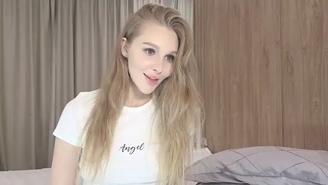 Snapshot of Brigitte_Bardot chatting on September 10, 6:13 am Brigitte Bardot online show from September 10, 6:13 am