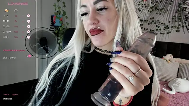 Kira Key online show from December 22, 1:53 am