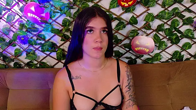 Snapshot of kloe_bella chatting on October 20, 1:14 pm kloe bella online show from October 20, 1:14 pm