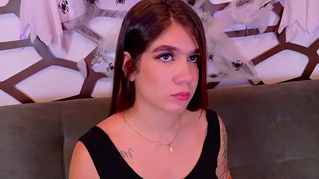 Snapshot of kloe_bella chatting on October 15, 1:36 pm kloe bella online show from October 15, 1:36 pm
