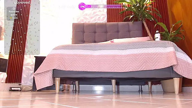 veronica em1 online show from February 12, 1:35 pm