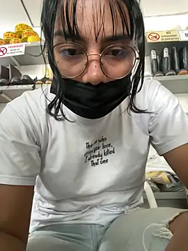 Kyra  Rose online show from January 19, 3:30 pm