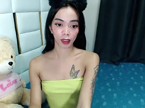 Snapshot of diamondnaked_ chatting on October 3, 6:35 pm diamondnaked online show from October 3, 6:35 pm