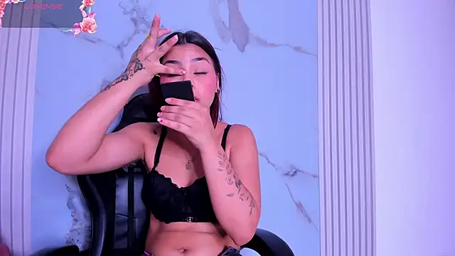 KimberlyLoren online show from December 1, 10:34 pm