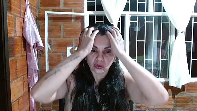 Snapshot of Milf_Fantassyy chatting on October 3, 6:18 am Milf Fantassyy online show from October 3, 6:18 am