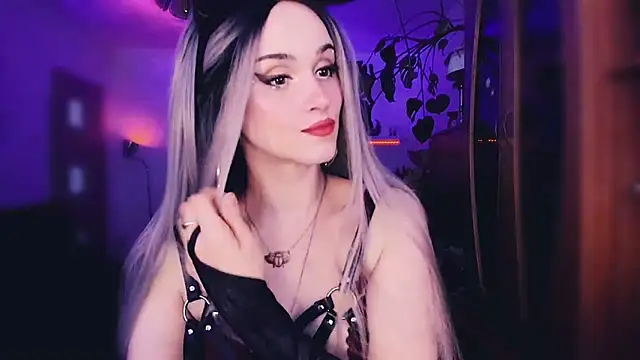Snapshot of MistressJolie chatting on September 11, 7:53 am MistressJolie online show from September 11, 7:53 am