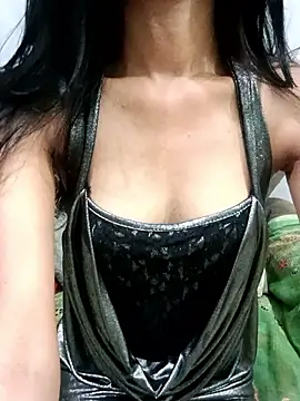 Daizy Shah online show from March 14, 2:18 pm