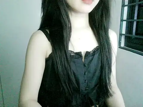 Snapshot of Annabelle-e chatting on October 12, 8:33 pm Annabelle-e online show from October 12, 8:33 pm