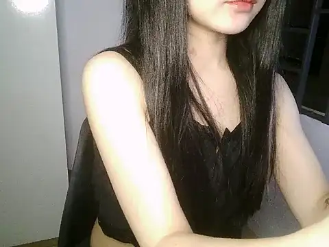 Snapshot of Annabelle-e chatting on October 28, 3:18 pm Annabelle-e online show from October 28, 3:18 pm