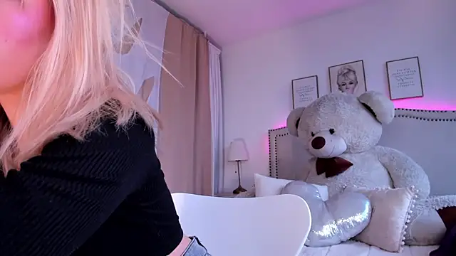 Mayajhons online show from October 27, 11:50 am