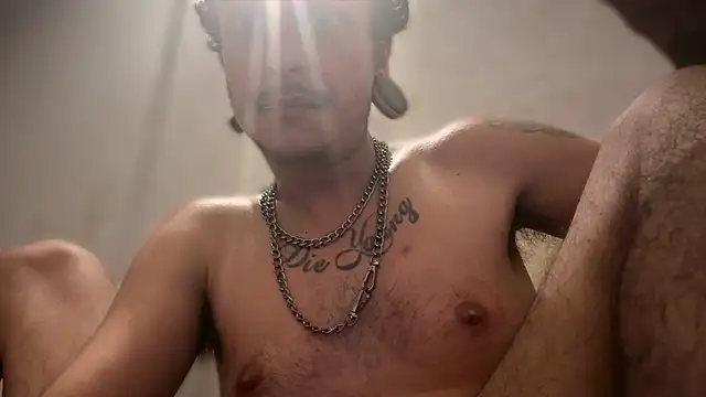 chrisalmeid  online show from April 28, 4:49 am