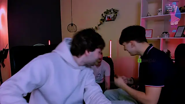 travis wolf  online show from March 14, 10:16 am