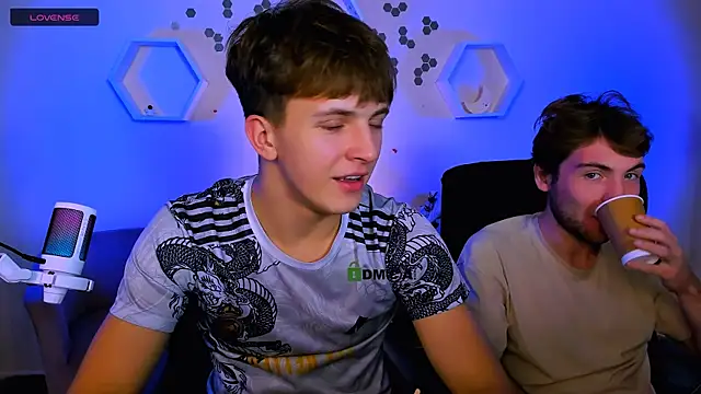 travis wolf  online show from November 23, 11:39 pm