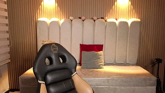  Mia Evans 1 online show from April 13, 7:25 pm