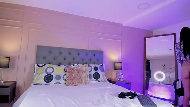 ALICESANDOVAL online show from November 27, 11:35 am