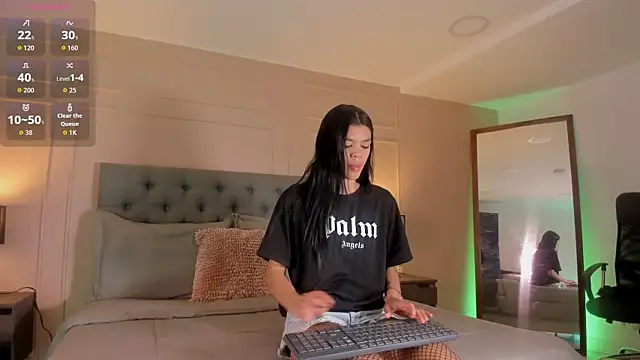 ALICESANDOVAL online show from October 29, 11:14 am