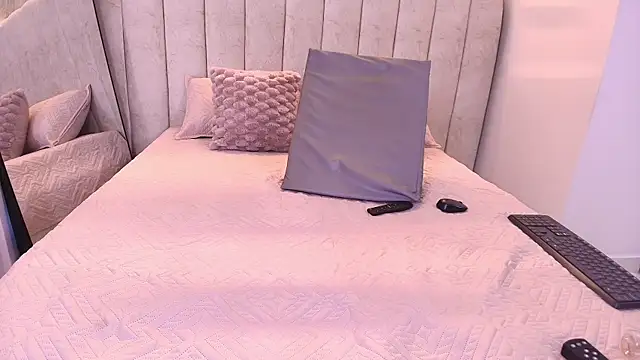 mia scot online show from November 27, 12:19 pm