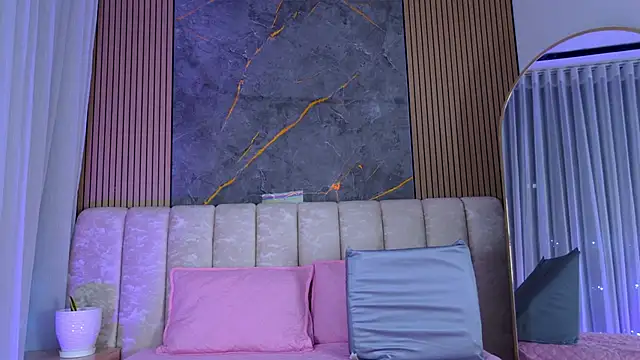 mia scot online show from April 6, 11:55 am