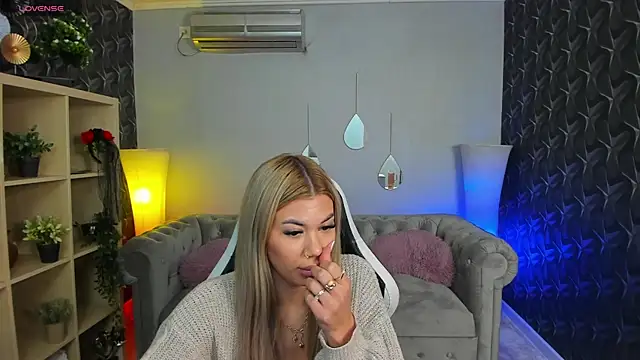 xPuka online show from January 8, 5:50 pm