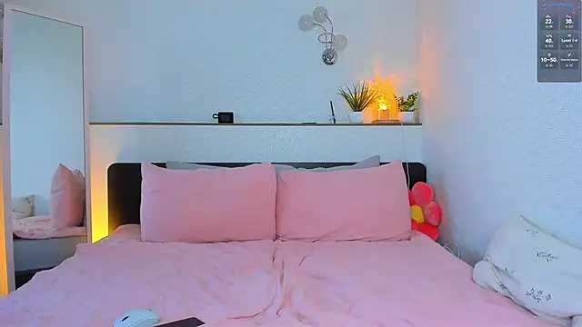 charlottacardi online show from December 14, 8:31 am