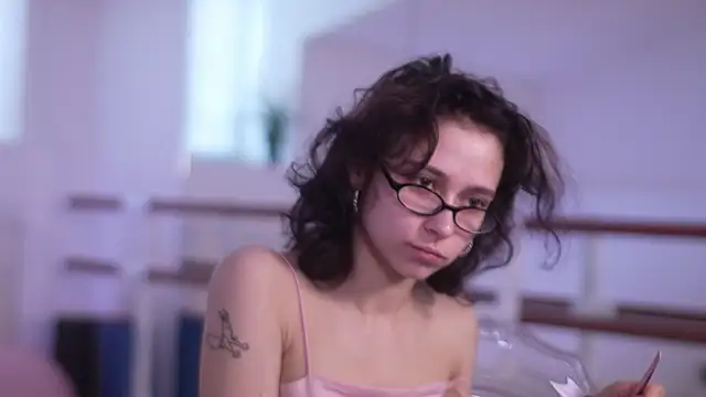 MimiLicks online show from November 19, 9:31 am